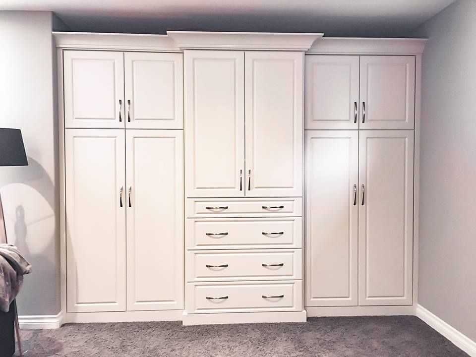 https://tailoredcloset.com/siteassets/_imported-fe-blocks/_local-galleries/desmoines-gallery/17-custome-built-in-closet.jpg