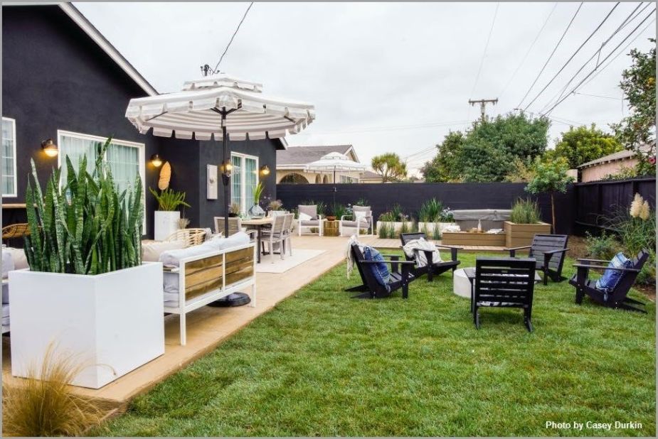 Backyard Entertaining Space 